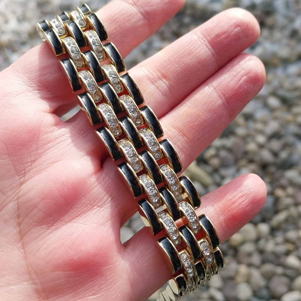 Gold and Black Bracelet - Picture 3 of 16